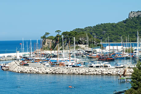 Hafen und boote in antalya foto